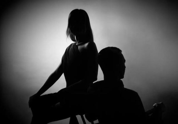 启运操盘 我是初婚，老公二婚，他不愿意办婚礼怎么办 | 爱问小婚家